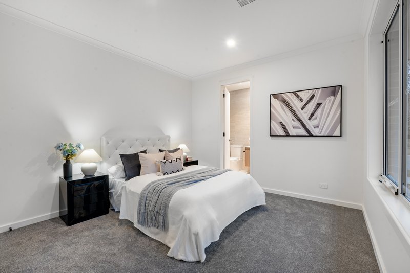 Photo - 19 Christina Street, Burwood VIC 3125 - Image 9
