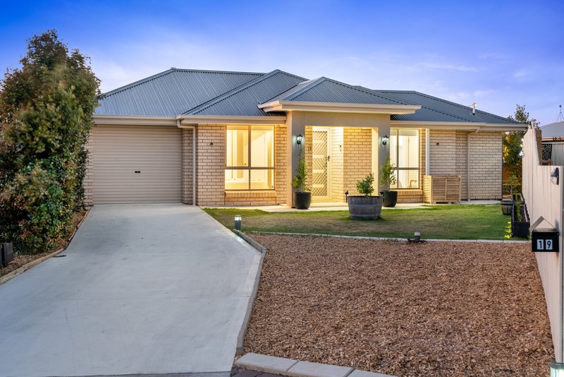 Photo - 19 Clare Mews, Munno Para West SA 5115 - Image 2