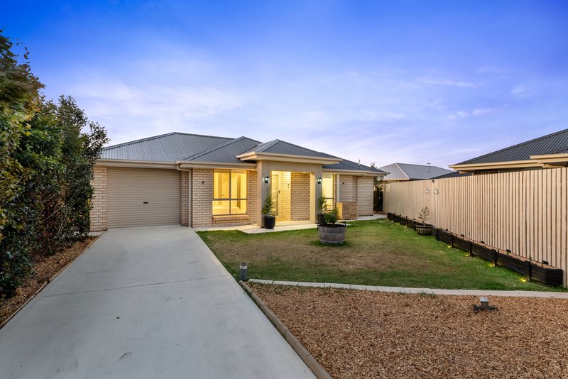 Photo - 19 Clare Mews, Munno Para West SA 5115 - Image 3