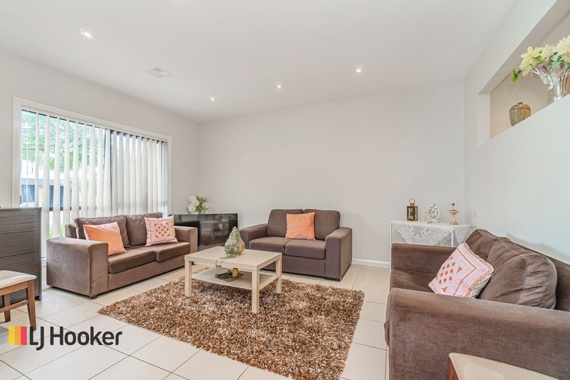 Photo - 19 Clarendon Avenue, Craigieburn VIC 3064 - Image 9