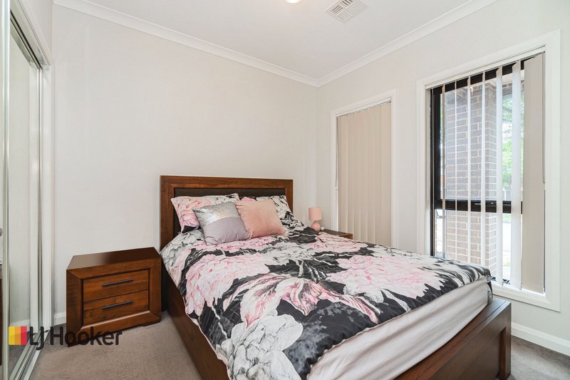 Photo - 19 Clarendon Avenue, Craigieburn VIC 3064 - Image 11