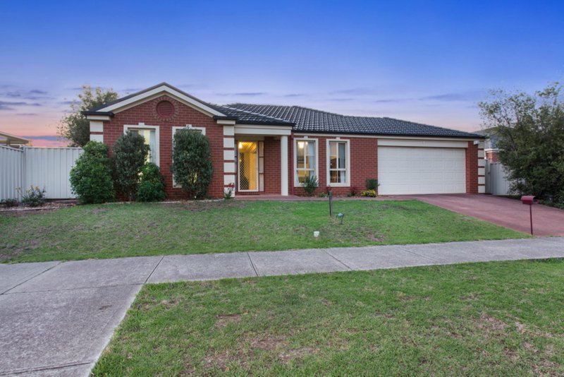 19 Claretown Avenue, Caroline Springs VIC 3023