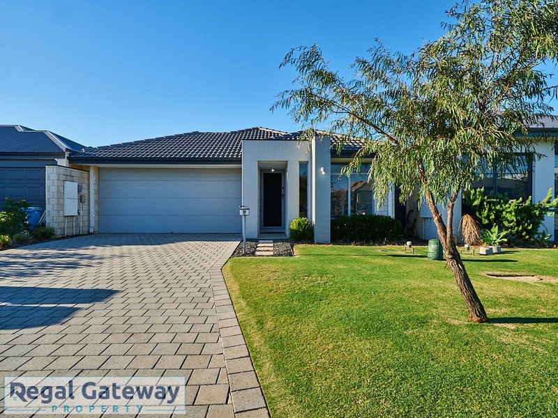 Photo - 19 Claymore Place, Piara Waters WA 6112 - Image 1