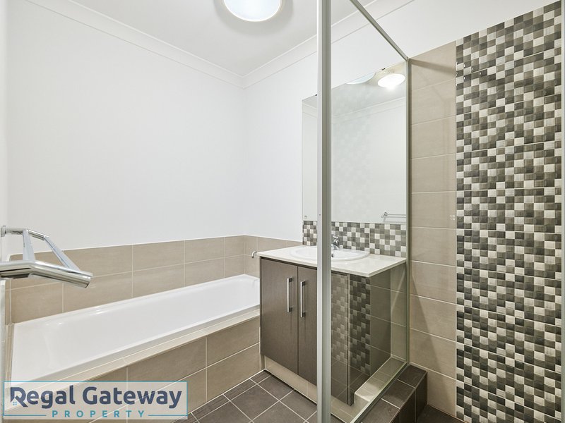 Photo - 19 Claymore Place, Piara Waters WA 6112 - Image 12