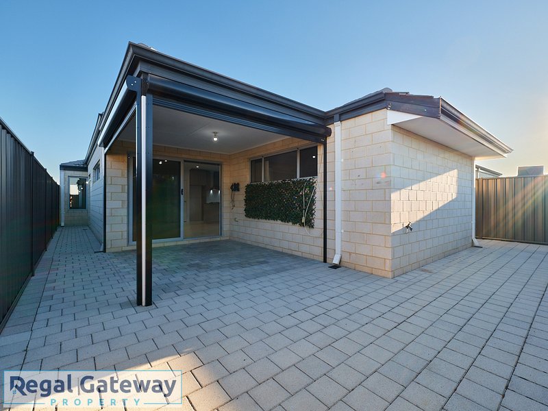 Photo - 19 Claymore Place, Piara Waters WA 6112 - Image 16