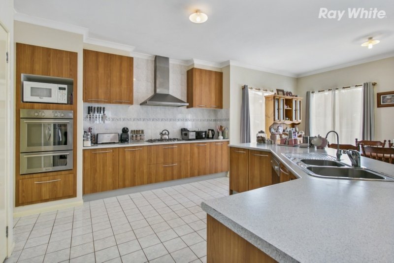 Photo - 19 Clearwater Drive, Pakenham VIC 3810 - Image 4