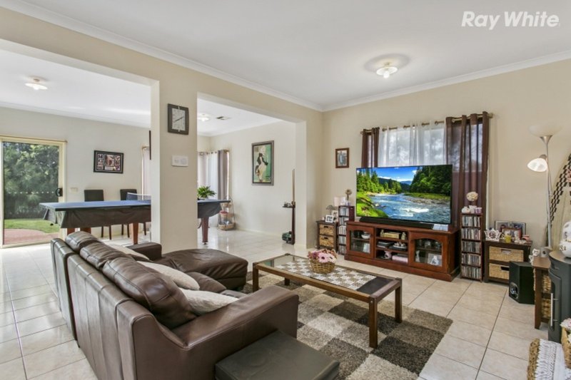 Photo - 19 Clearwater Drive, Pakenham VIC 3810 - Image 5