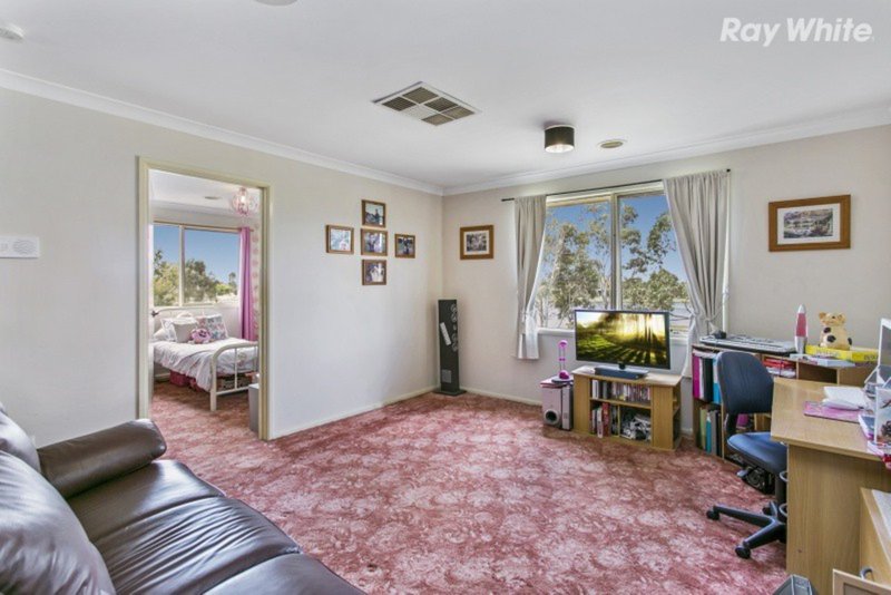 Photo - 19 Clearwater Drive, Pakenham VIC 3810 - Image 7