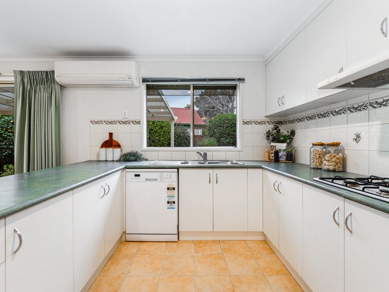 Photo - 19 Clifton Grove, Carrum Downs VIC 3201 - Image 6