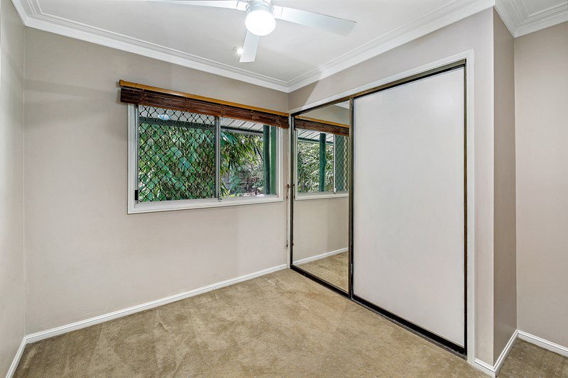 Photo - 19 Clivia Crescent, Daisy Hill QLD 4127 - Image 4