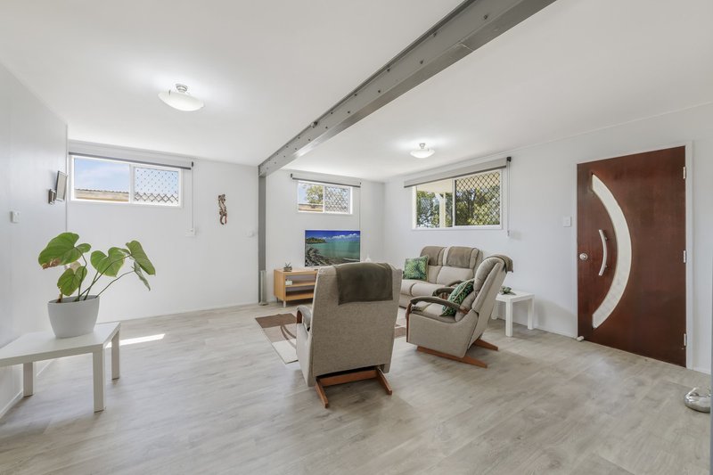 Photo - 19 Club Avenue, , Moore Park Beach QLD 4670 - Image 18