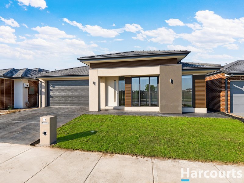 Photo - 19 Companionship Drive, Clyde North VIC 3978 - Image 2