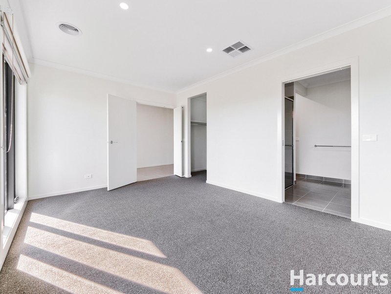 Photo - 19 Companionship Drive, Clyde North VIC 3978 - Image 4