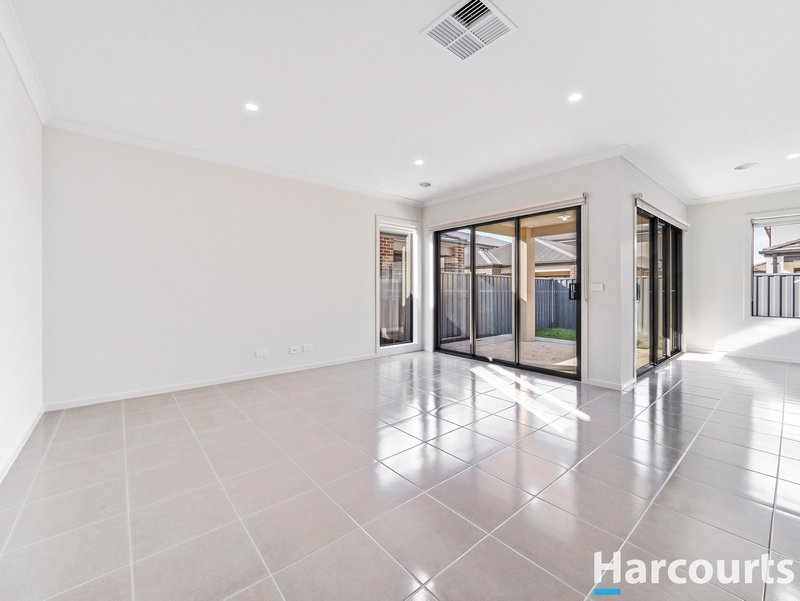 Photo - 19 Companionship Drive, Clyde North VIC 3978 - Image 7