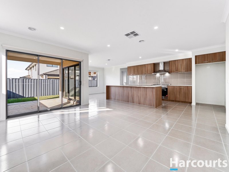 Photo - 19 Companionship Drive, Clyde North VIC 3978 - Image 8