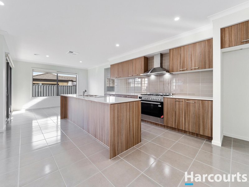 Photo - 19 Companionship Drive, Clyde North VIC 3978 - Image 9