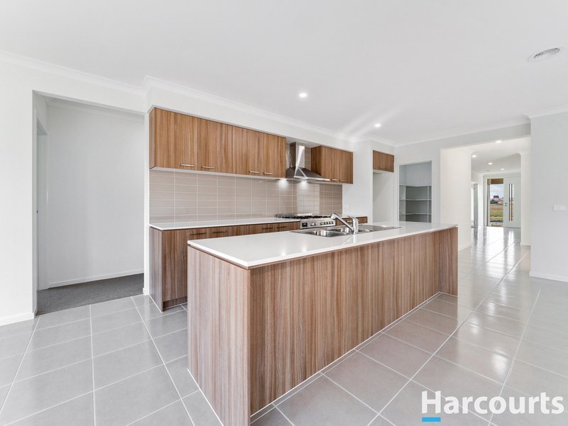 Photo - 19 Companionship Drive, Clyde North VIC 3978 - Image 11