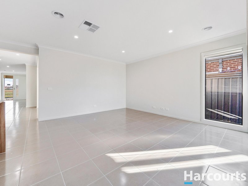 Photo - 19 Companionship Drive, Clyde North VIC 3978 - Image 12