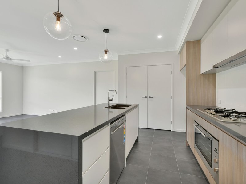 Photo - 19 Compass Road, Flagstone QLD 4280 - Image 6