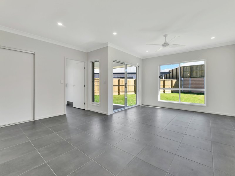Photo - 19 Compass Road, Flagstone QLD 4280 - Image 13