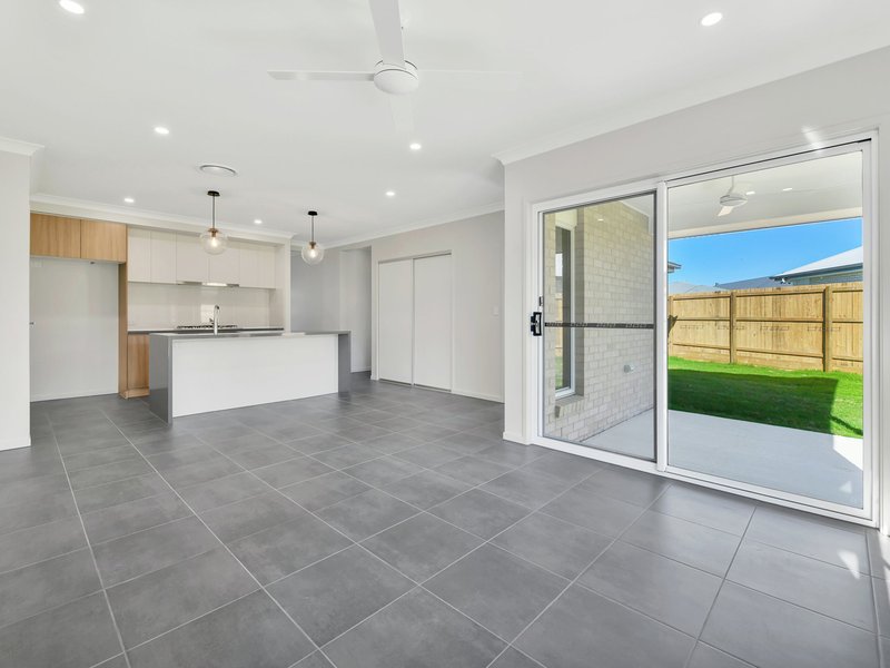 Photo - 19 Compass Road, Flagstone QLD 4280 - Image 15