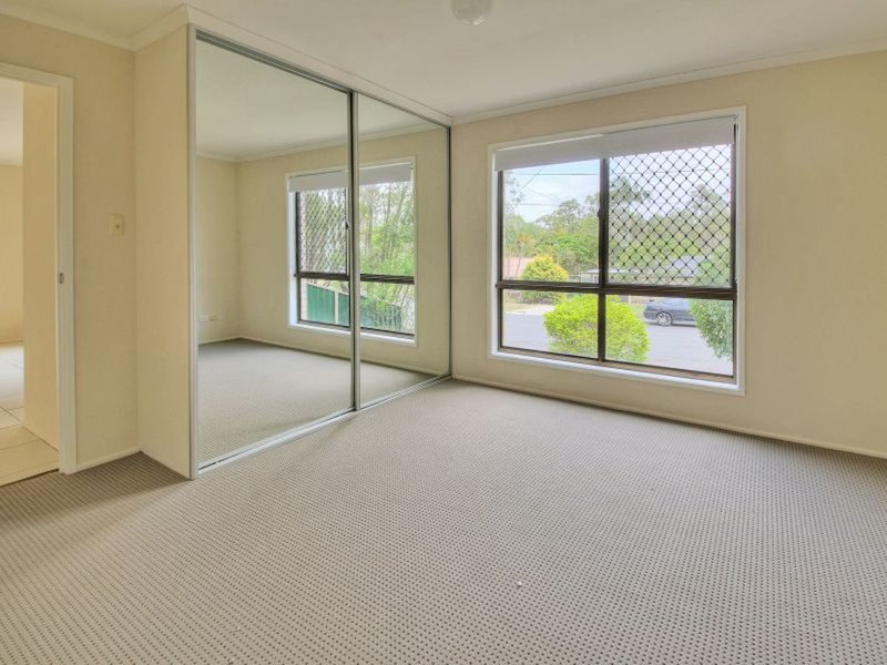 Photo - 19 Conlan Street, Boronia Heights QLD 4124 - Image 4