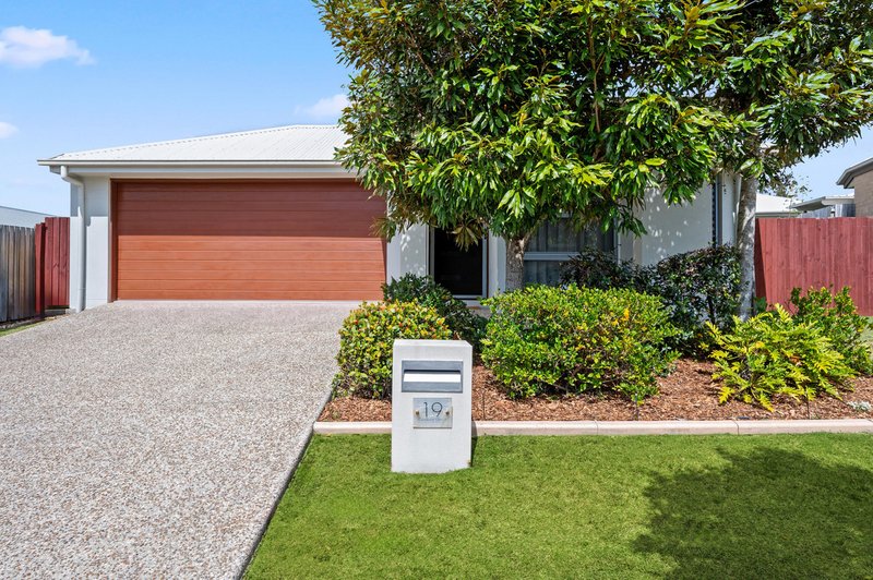 Photo - 19 Cooloola Circuit, Warner QLD 4500 - Image 1