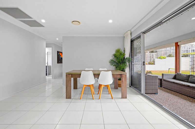 Photo - 19 Cooloola Circuit, Warner QLD 4500 - Image 6