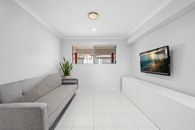Photo - 19 Cooloola Circuit, Warner QLD 4500 - Image 12
