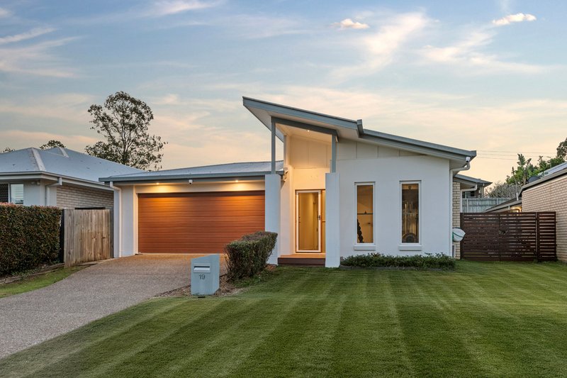 Photo - 19 Cootharaba Crescent, Warner QLD 4500 - Image 1