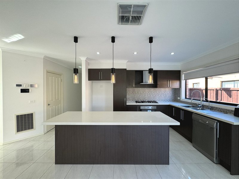 Photo - 19 Copeton Avenue, Tarneit VIC 3029 - Image 2