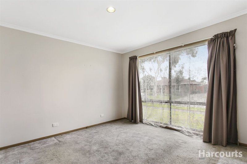 Photo - 19 Coriyule Court, Cranbourne North VIC 3977 - Image 5