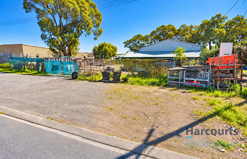 Photo - 19 Cort Way, Rockingham WA 6168 - Image 4