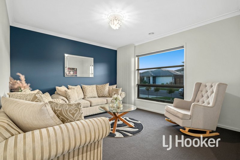 Photo - 19 Cortajalla Avenue, Clyde North VIC 3978 - Image 3