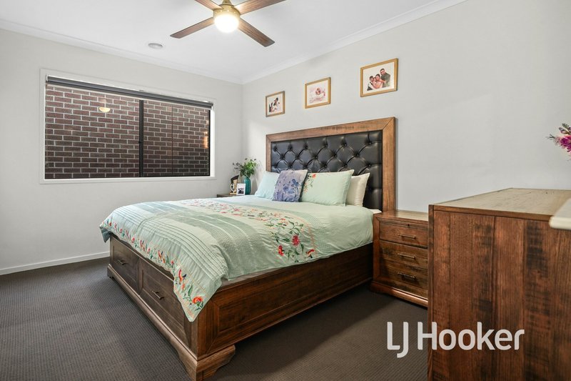 Photo - 19 Cortajalla Avenue, Clyde North VIC 3978 - Image 4