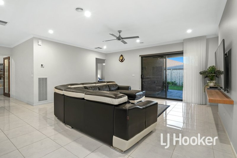 Photo - 19 Cortajalla Avenue, Clyde North VIC 3978 - Image 10