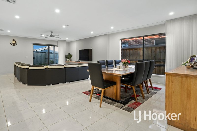 Photo - 19 Cortajalla Avenue, Clyde North VIC 3978 - Image 11