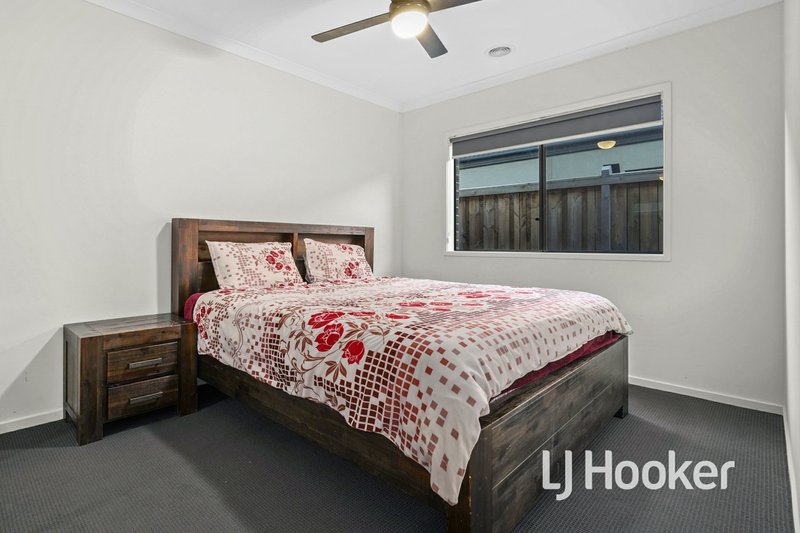 Photo - 19 Cortajalla Avenue, Clyde North VIC 3978 - Image 13