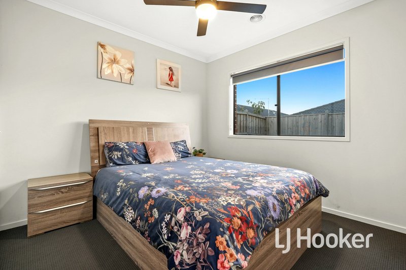 Photo - 19 Cortajalla Avenue, Clyde North VIC 3978 - Image 14