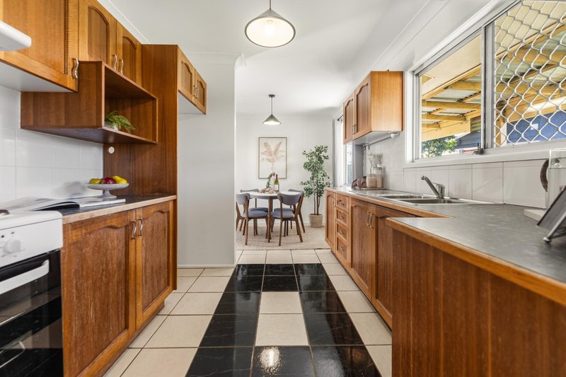 Photo - 19 Cotswold Street, Mount Warren Park QLD 4207 - Image 4