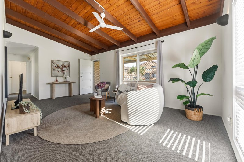 Photo - 19 Cotswold Street, Mount Warren Park QLD 4207 - Image 6