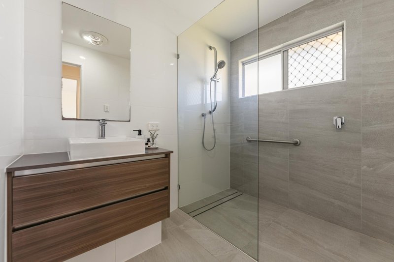 Photo - 19 Cotswold Street, Mount Warren Park QLD 4207 - Image 11