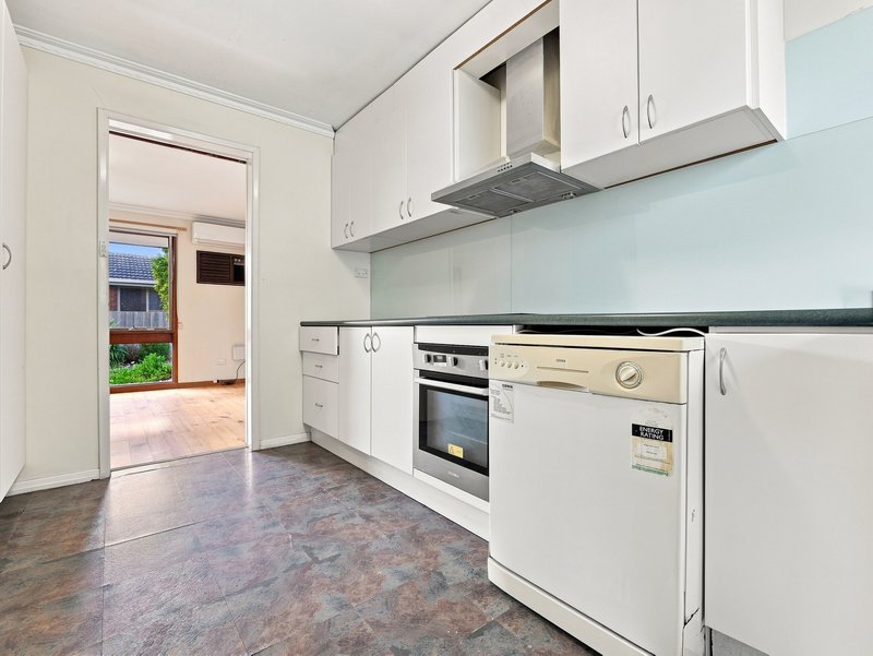 Photo - 1/9 Cottrell Street, Werribee VIC 3030 - Image 4