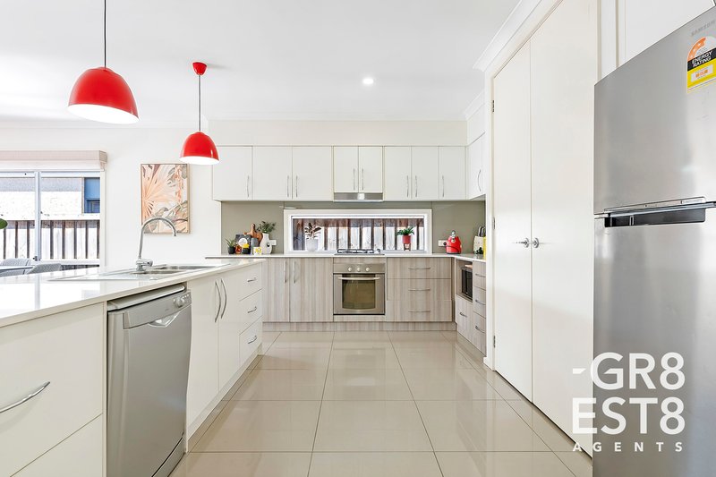 Photo - 19 Crepe Avenue, Cranbourne West VIC 3977 - Image 6