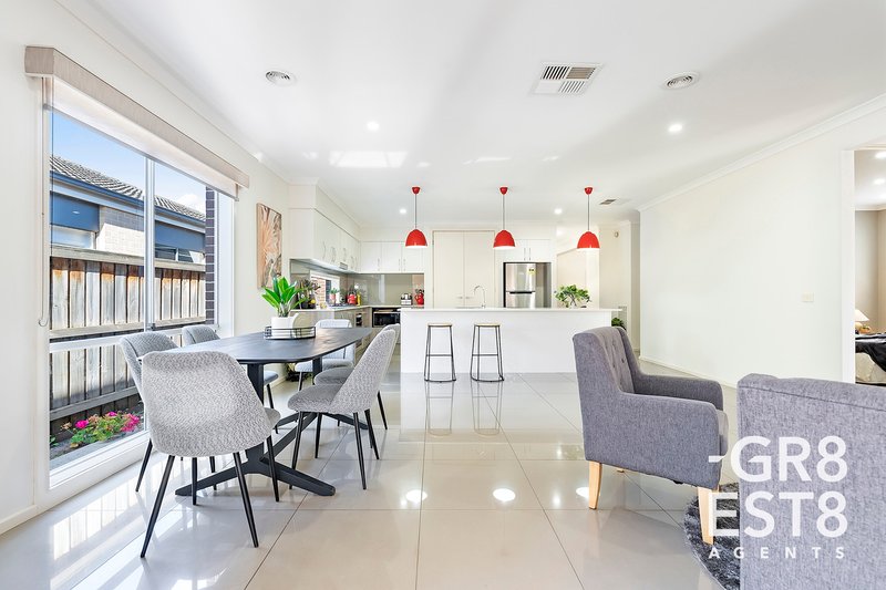 Photo - 19 Crepe Avenue, Cranbourne West VIC 3977 - Image 10