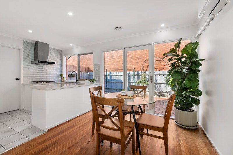 Photo - 19 Crown Close, Oakleigh East VIC 3166 - Image 3