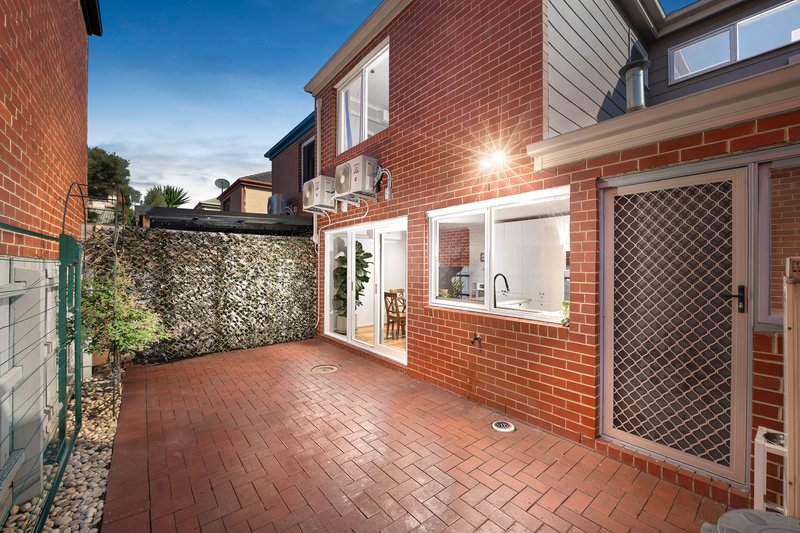 Photo - 19 Crown Close, Oakleigh East VIC 3166 - Image 8