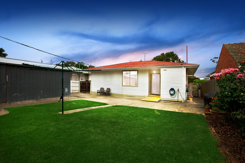 Photo - 19 Cuthbert Road, Reservoir VIC 3073 - Image 6