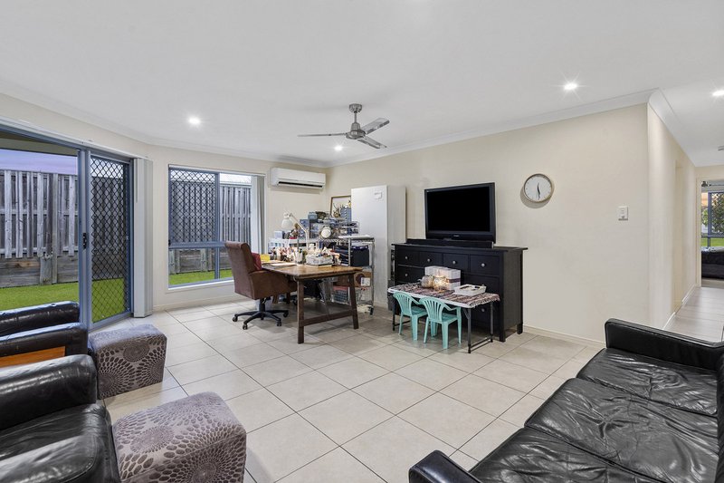 Photo - 19 Cypress Circuit, Coomera QLD 4209 - Image 5