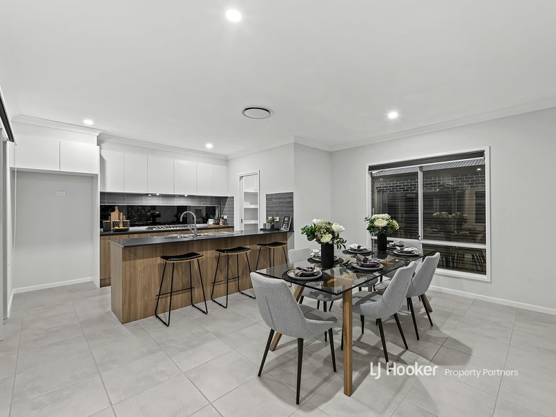 Photo - 19 Cypress Street, Park Ridge QLD 4125 - Image 4